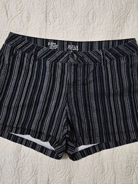 a.n.a  Lack & White Striped Women’s Shorts